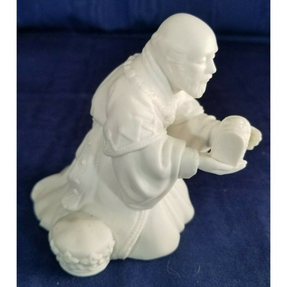 Vintage Avon Nativity MAGI Figurine MELCHIOR White Porcelain Collectible 1982 - Picture 3 of 5